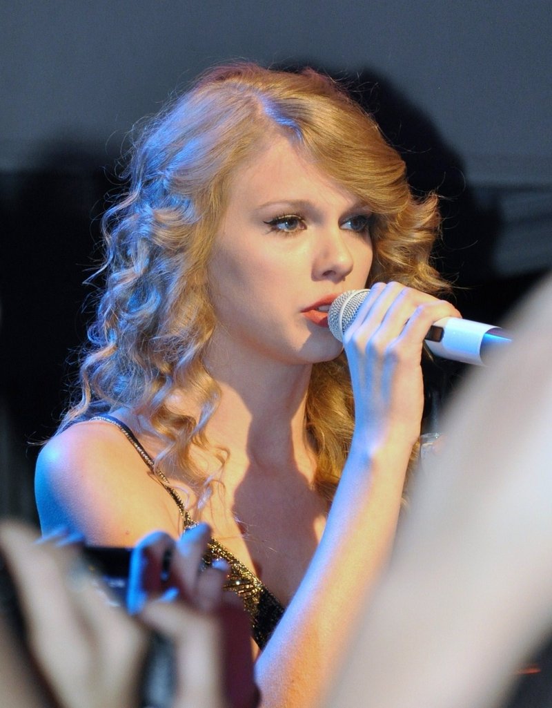 Taylor Swift — October 18 - Salle Wagram Ballroom — photo 2
