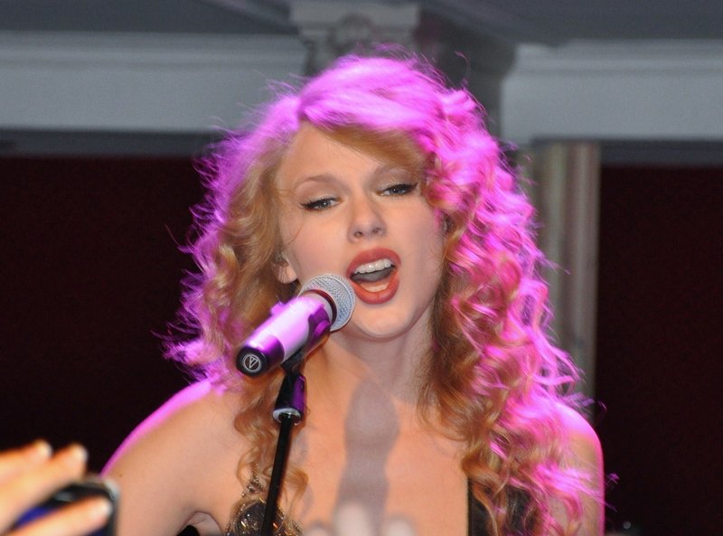 Taylor Swift — October 18 - Salle Wagram Ballroom — photo 5