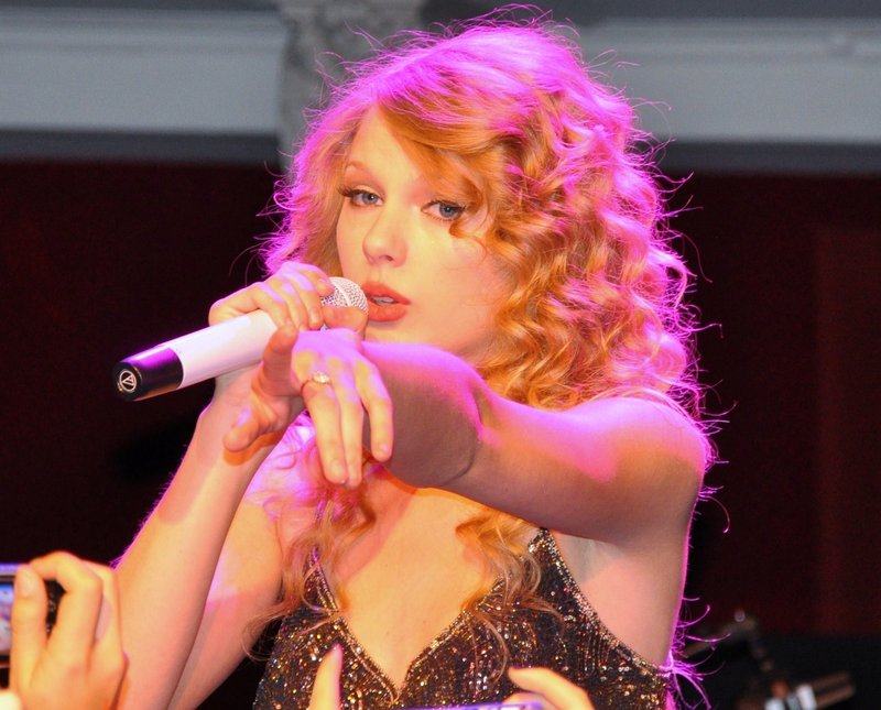 Taylor Swift — October 18 - Salle Wagram Ballroom — photo 6