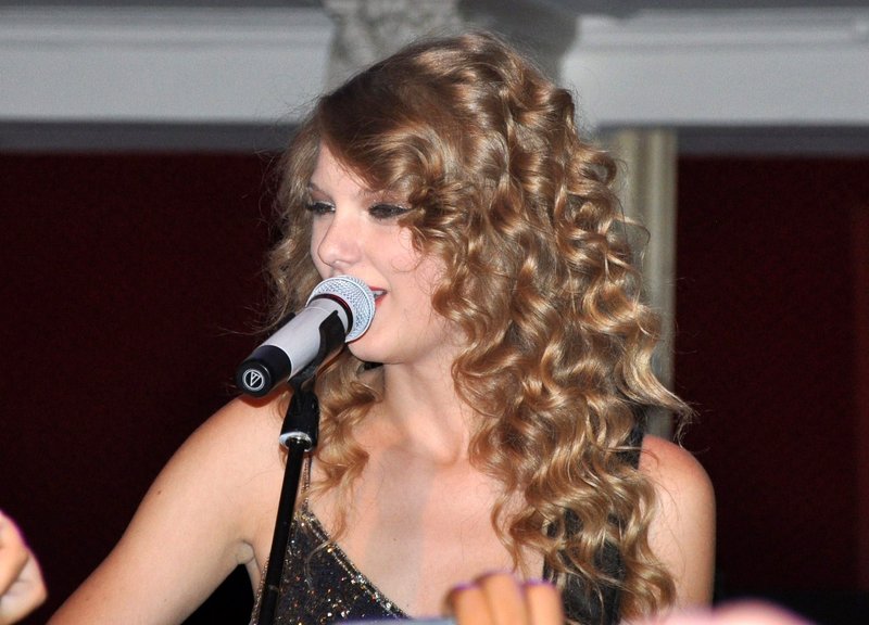 Taylor Swift — October 18 - Salle Wagram Ballroom — photo 7