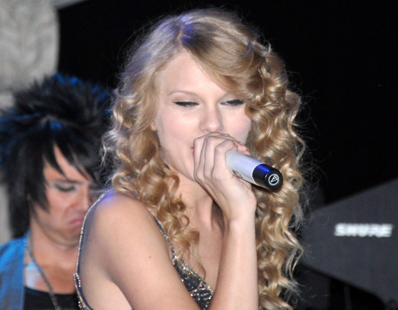 Taylor Swift — October 18 - Salle Wagram Ballroom — photo 8