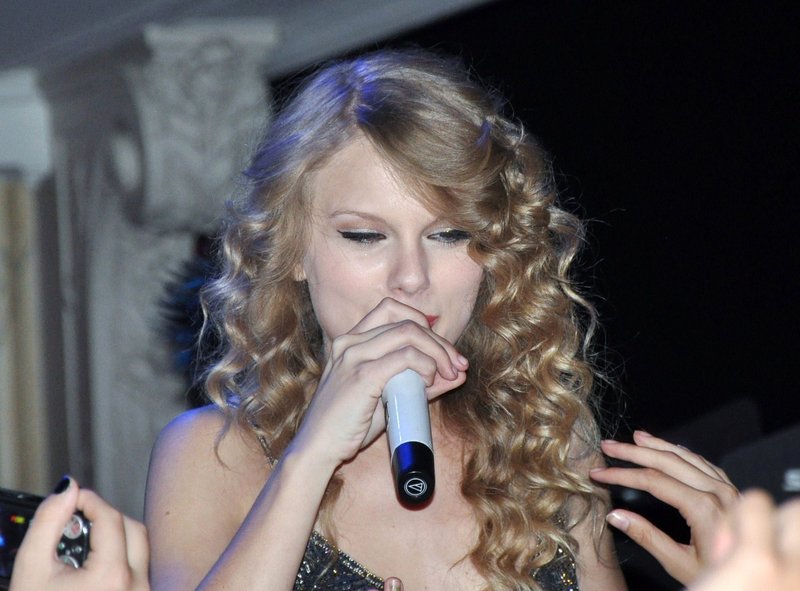 Taylor Swift — October 18 - Salle Wagram Ballroom — photo 9