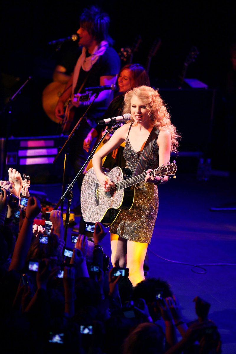 Taylor Swift — October 18 - Salle Wagram Ballroom — photo 11