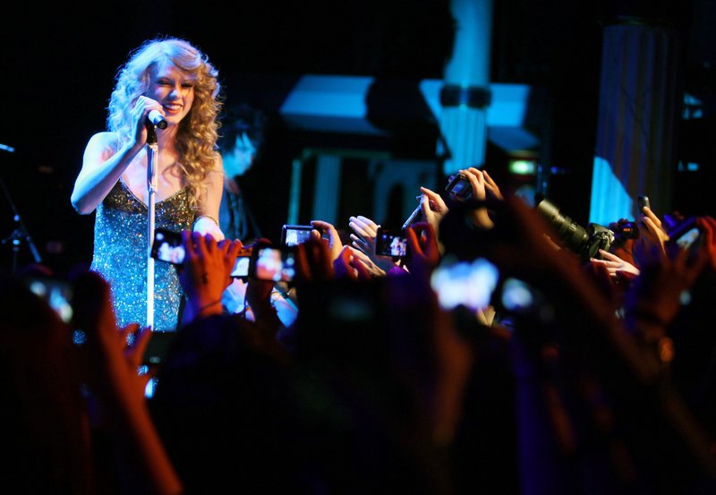 Taylor Swift — October 18 - Salle Wagram Ballroom — photo 13