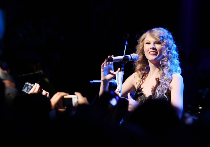 Taylor Swift — October 18 - Salle Wagram Ballroom — photo 14