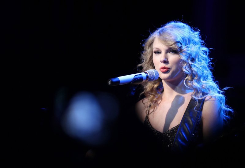 Taylor Swift — October 18 - Salle Wagram Ballroom — photo 19