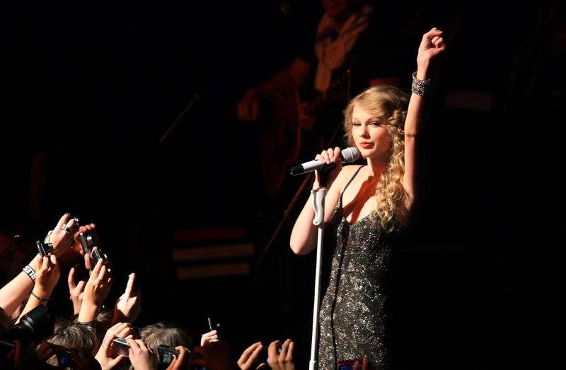 Taylor Swift — October 18 - Salle Wagram Ballroom — photo 22