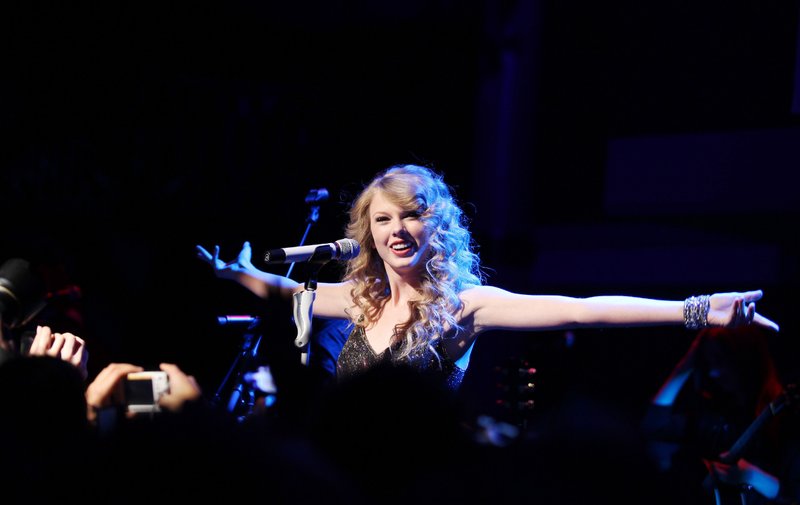 Taylor Swift — October 18 - Salle Wagram Ballroom — photo 25