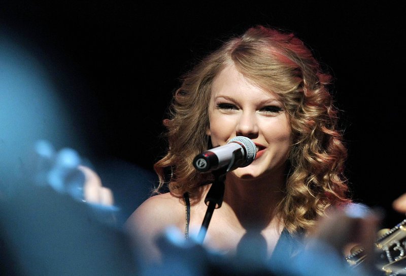 Taylor Swift — October 18 - Salle Wagram Ballroom — photo 30