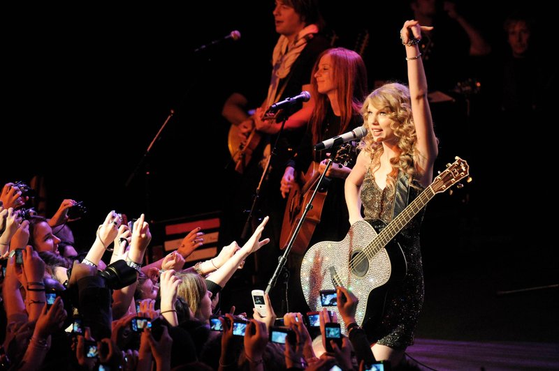 Taylor Swift — October 18 - Salle Wagram Ballroom — photo 31