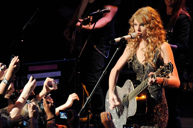 Taylor Swift — October 18 - Salle Wagram Ballroom — photo 32