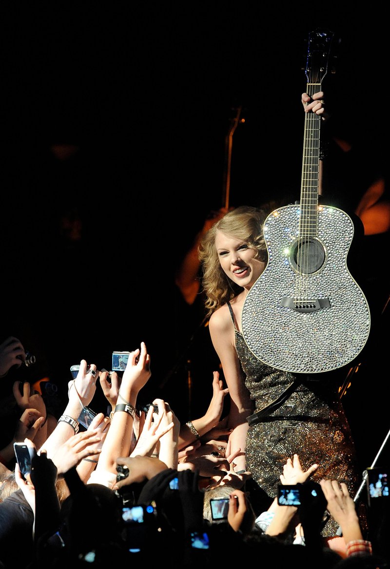 Taylor Swift — October 18 - Salle Wagram Ballroom — photo 36