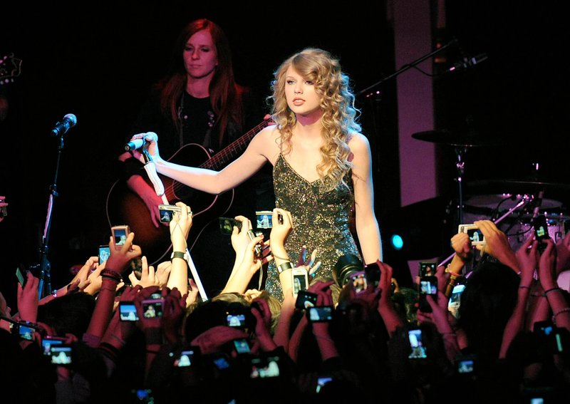 Taylor Swift — October 18 - Salle Wagram Ballroom — photo 39