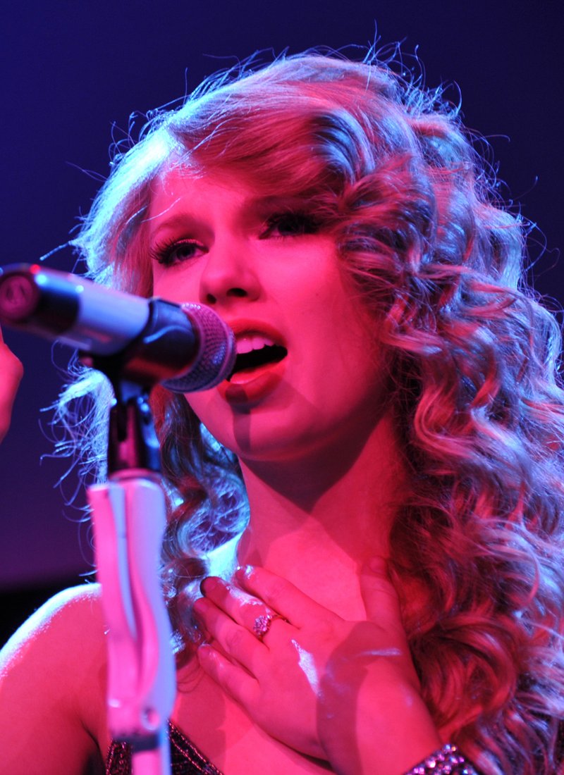 Taylor Swift — October 18 - Salle Wagram Ballroom — photo 44