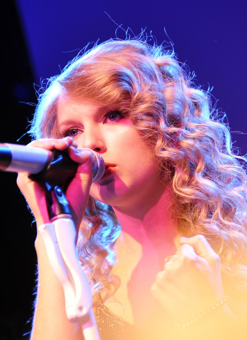 Taylor Swift — October 18 - Salle Wagram Ballroom — photo 45