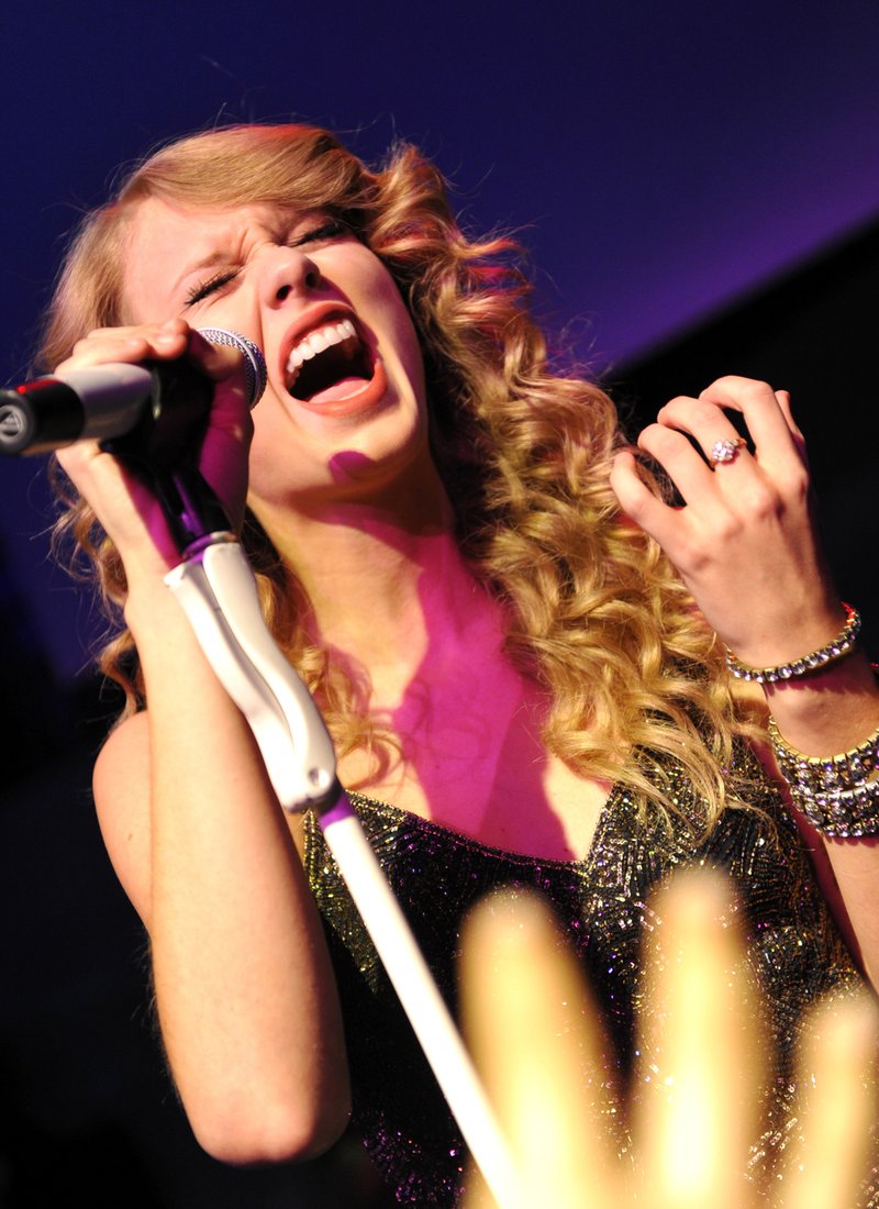 Taylor Swift — October 18 - Salle Wagram Ballroom — photo 46