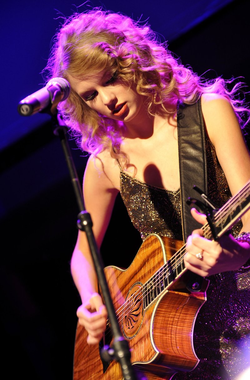 Taylor Swift — October 18 - Salle Wagram Ballroom — photo 51