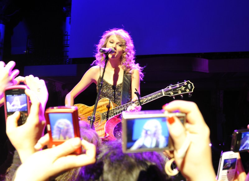 Taylor Swift — October 18 - Salle Wagram Ballroom — photo 52