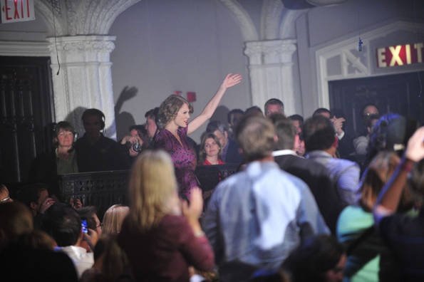 Taylor Swift — October 26 - Live on Letterman — photo 5