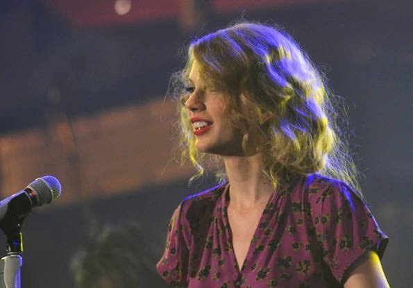 Taylor Swift — October 26 - Live on Letterman — photo 6