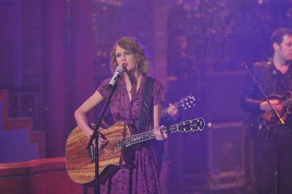 Taylor Swift — October 26 - Live on Letterman — photo 18