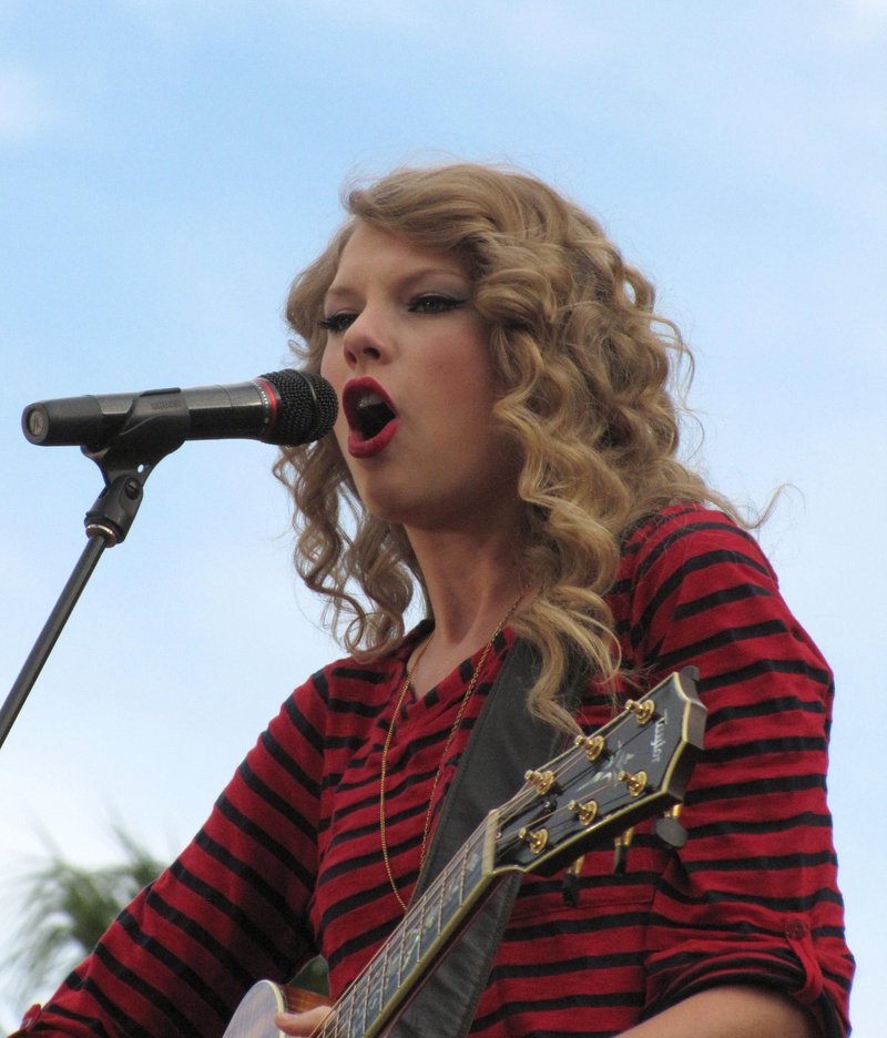 Taylor Swift — October 27 - Hollywood Boulevard — photo 4