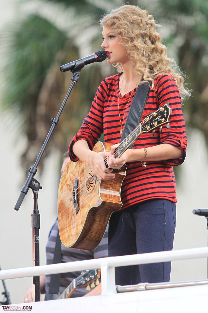 Taylor Swift — October 27 - Hollywood Boulevard — photo 10