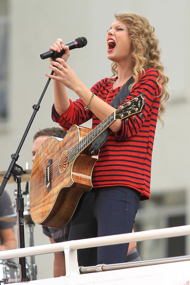 Taylor Swift — October 27 - Hollywood Boulevard — photo 12
