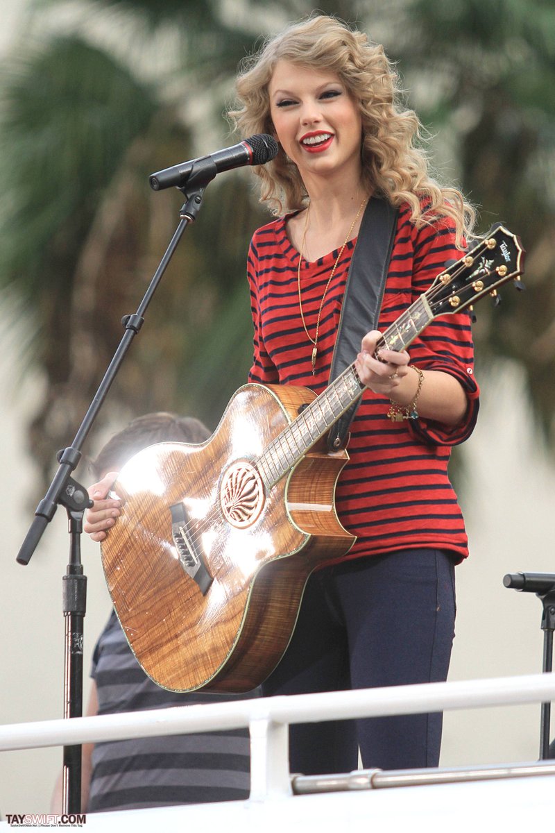 Taylor Swift — October 27 - Hollywood Boulevard — photo 14