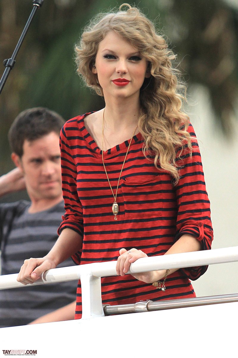 Taylor Swift — October 27 - Hollywood Boulevard — photo 17