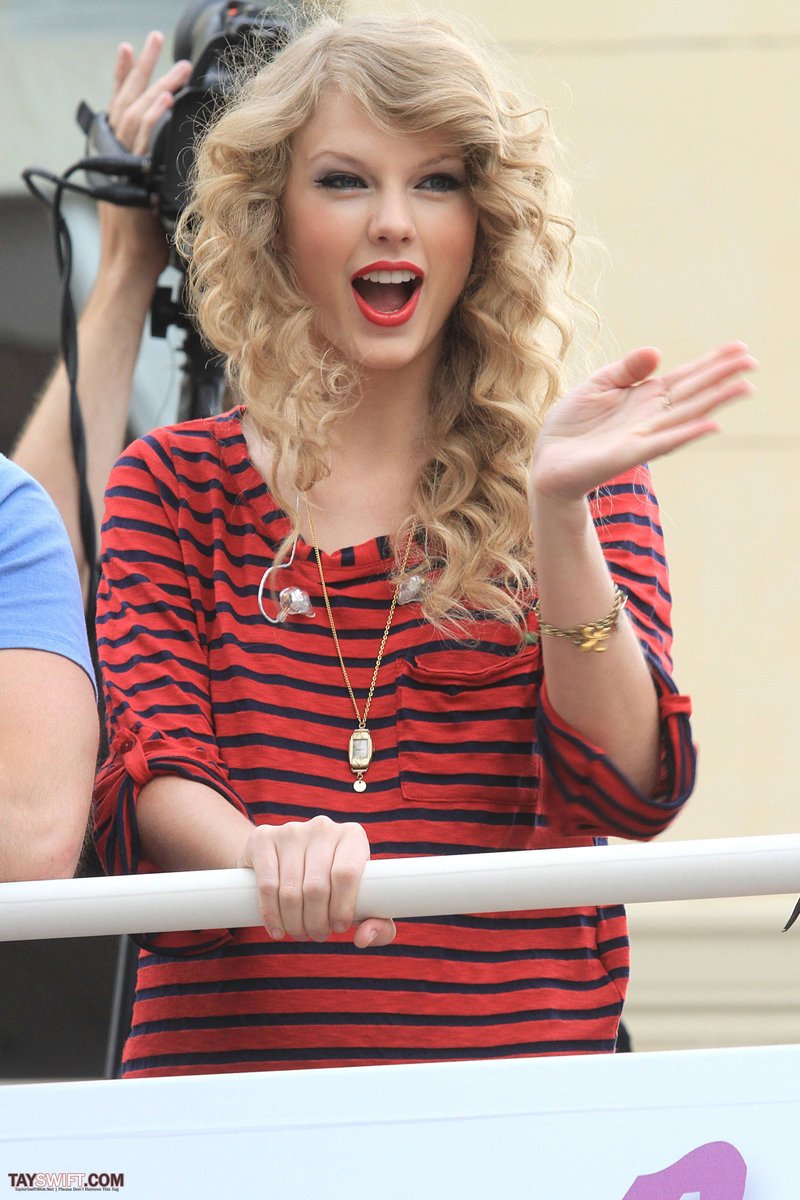 Taylor Swift — October 27 - Hollywood Boulevard — photo 24
