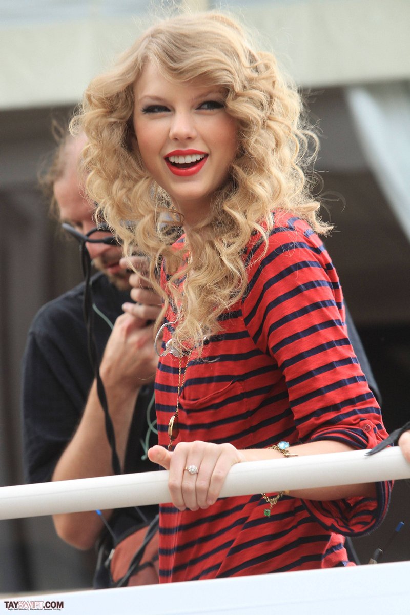 Taylor Swift — October 27 - Hollywood Boulevard — photo 25