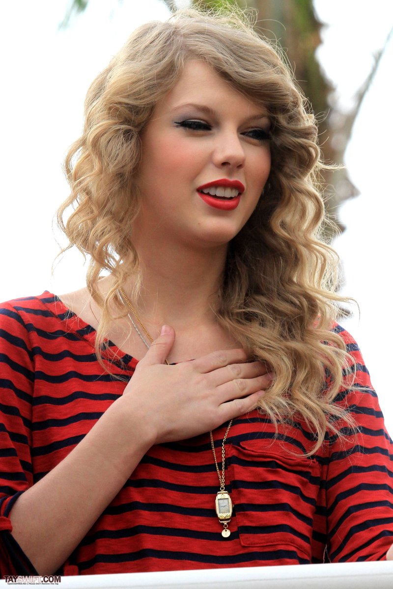 Taylor Swift — October 27 - Hollywood Boulevard — photo 30