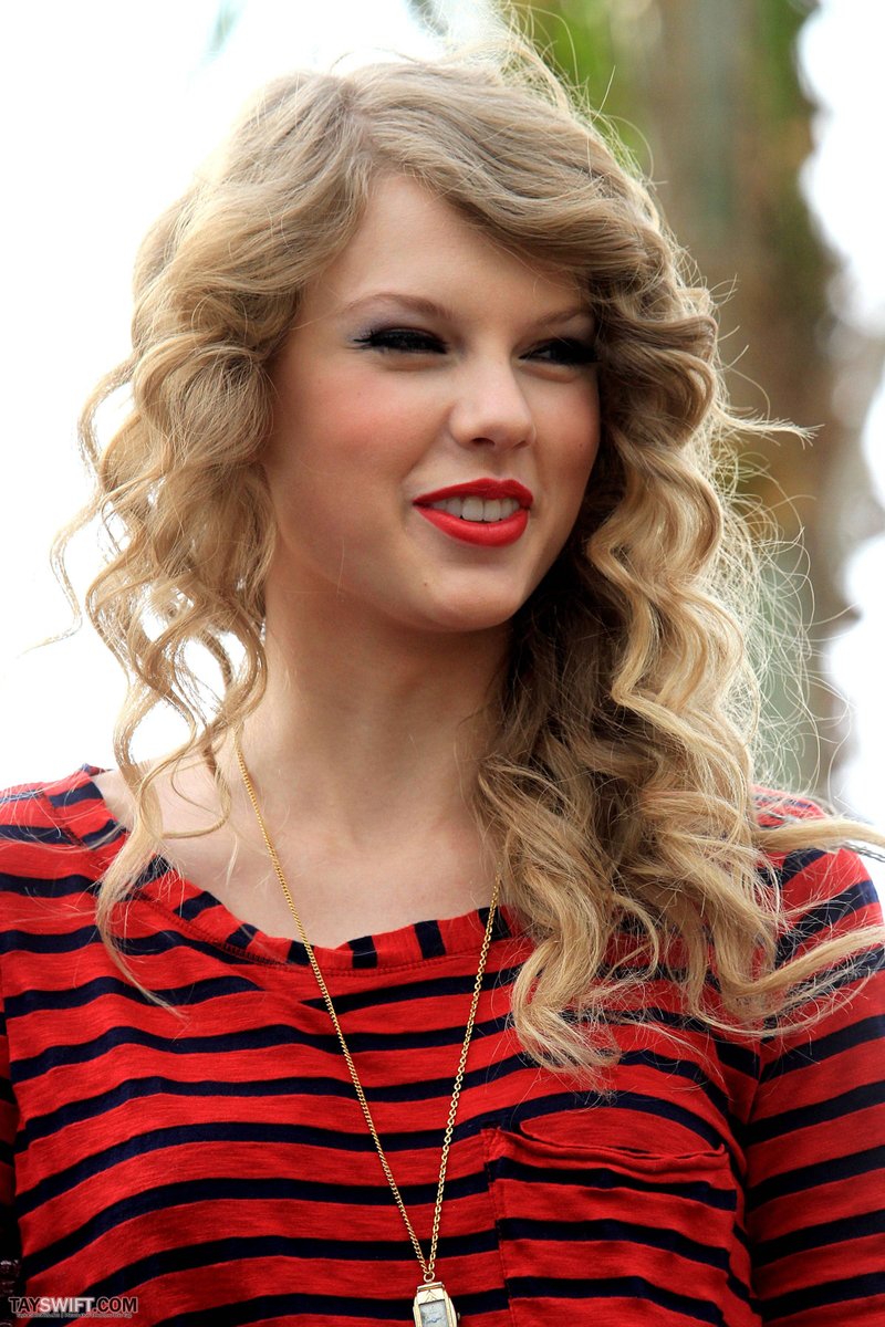 Taylor Swift — October 27 - Hollywood Boulevard — photo 32