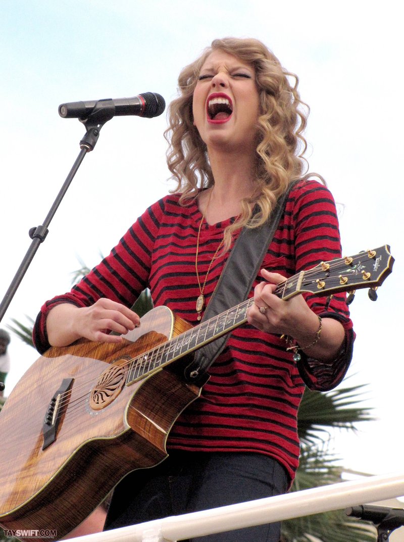 Taylor Swift — October 27 - Hollywood Boulevard — photo 43