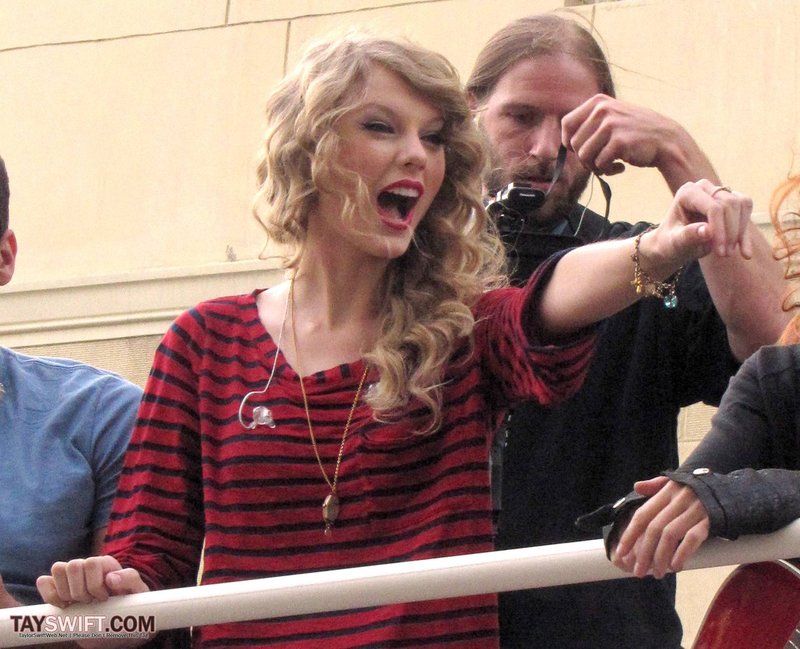 Taylor Swift — October 27 - Hollywood Boulevard — photo 49