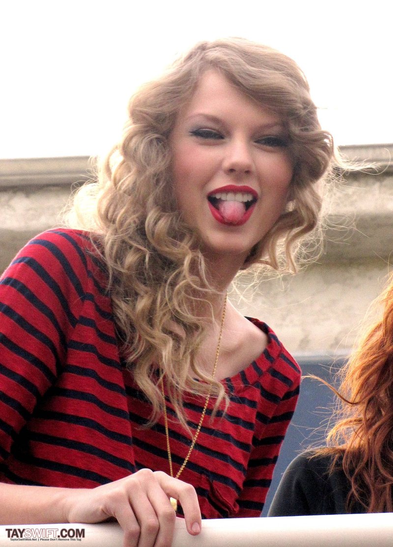 Taylor Swift — October 27 - Hollywood Boulevard — photo 50