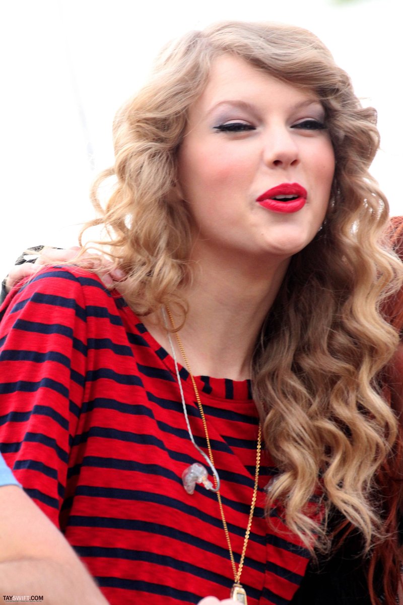 Taylor Swift — October 27 - Hollywood Boulevard — photo 51