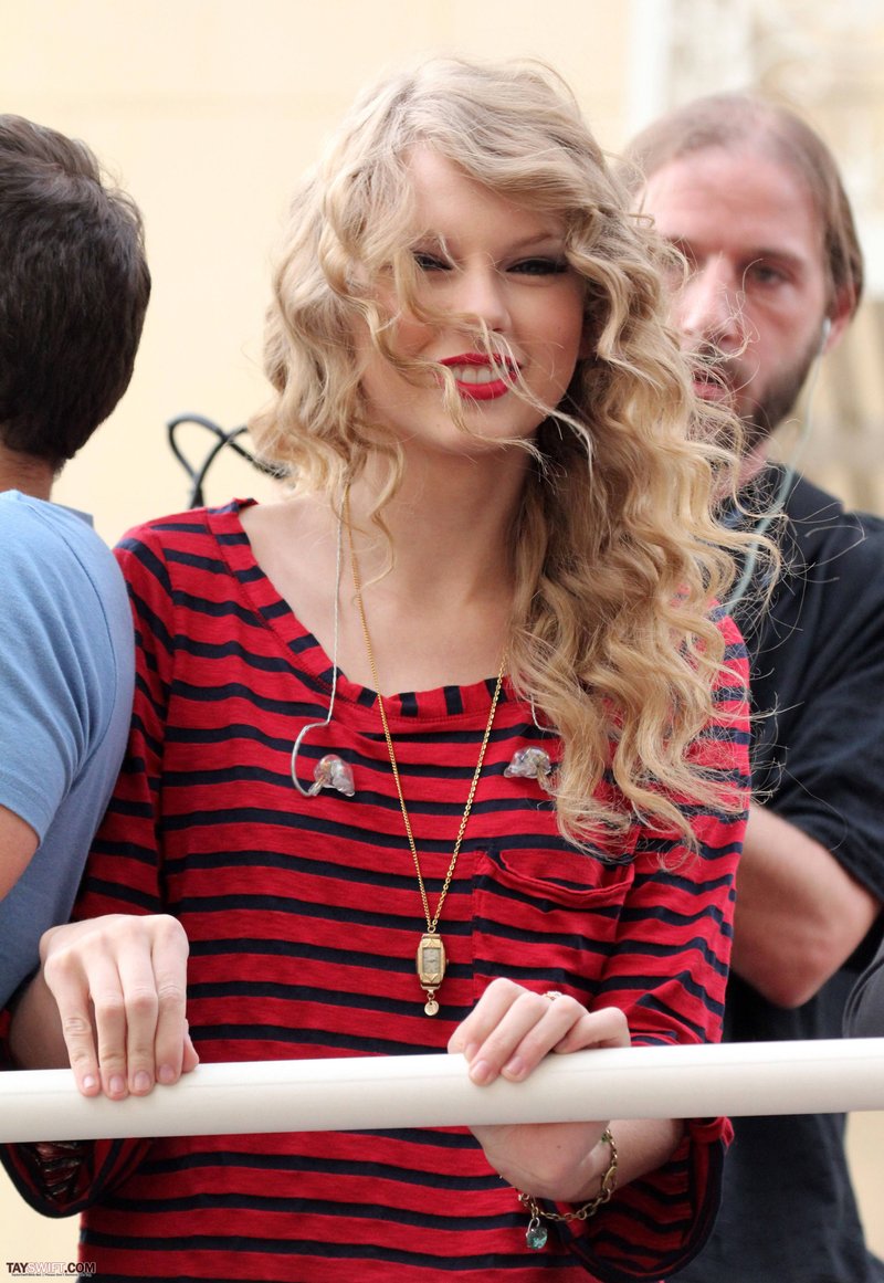 Taylor Swift — October 27 - Hollywood Boulevard — photo 52