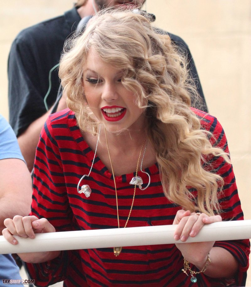 Taylor Swift — October 27 - Hollywood Boulevard — photo 53