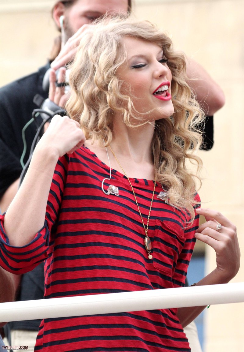 Taylor Swift — October 27 - Hollywood Boulevard — photo 55