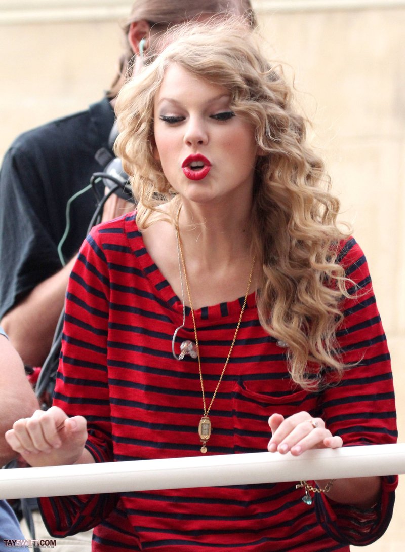 Taylor Swift — October 27 - Hollywood Boulevard — photo 56