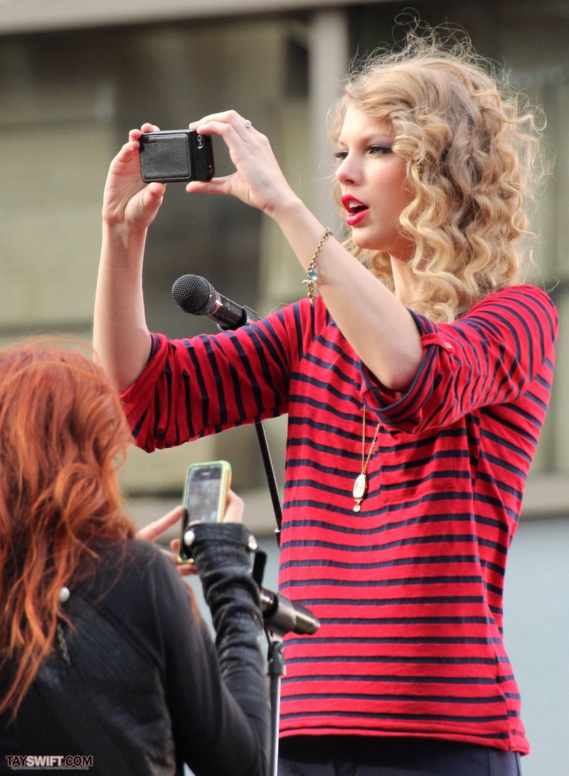 Taylor Swift — October 27 - Hollywood Boulevard — photo 59
