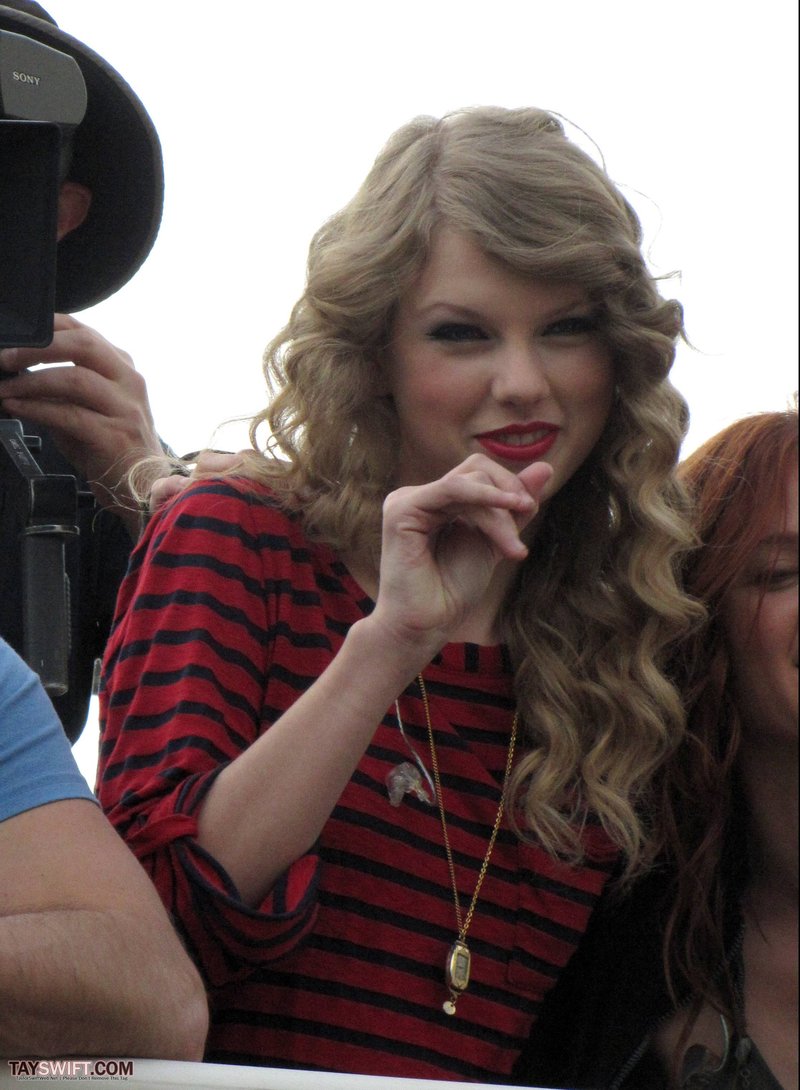 Taylor Swift — October 27 - Hollywood Boulevard — photo 60