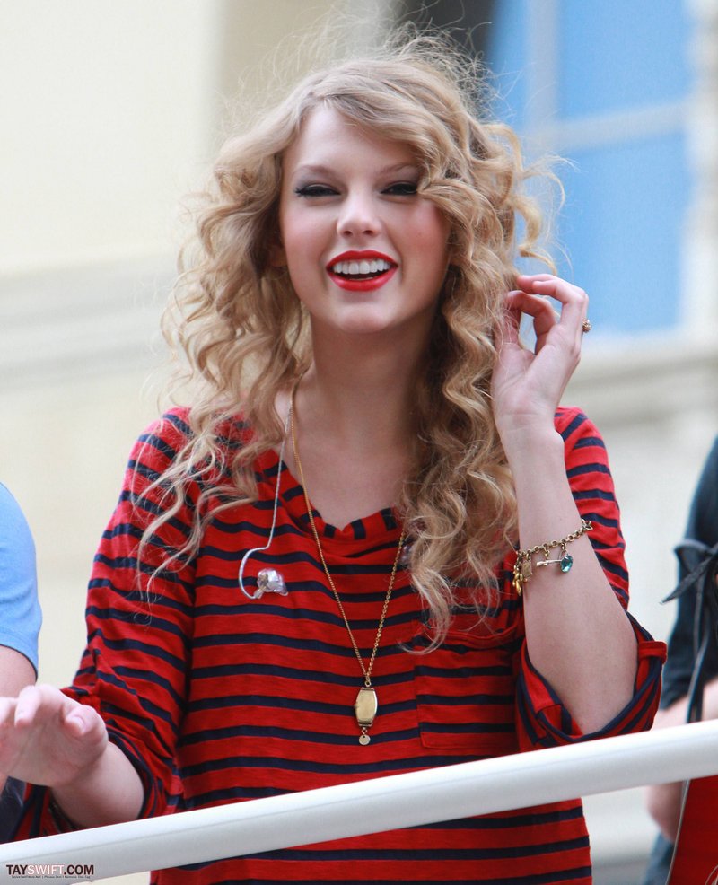 Taylor Swift — October 27 - Hollywood Boulevard — photo 64