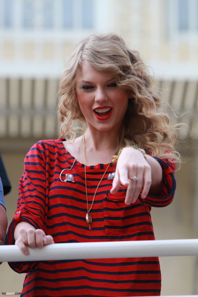 Taylor Swift — October 27 - Hollywood Boulevard — photo 65