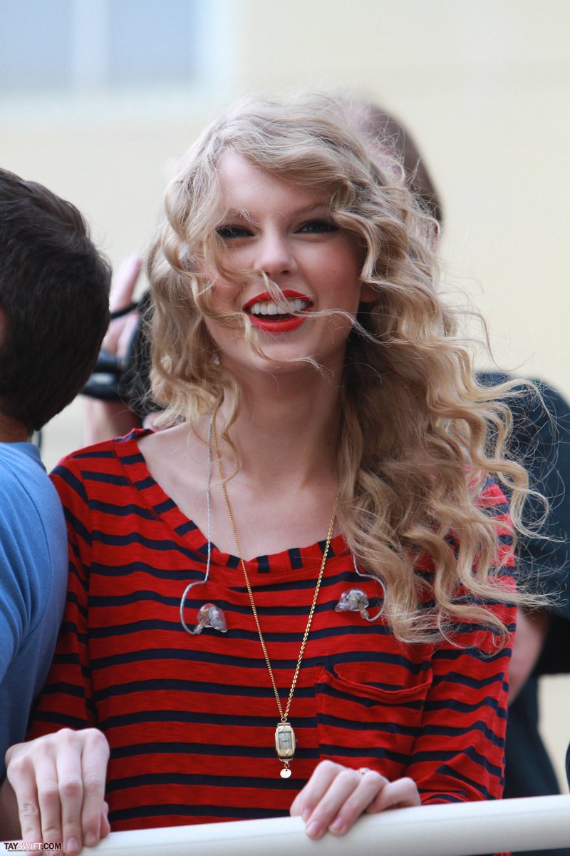 Taylor Swift — October 27 - Hollywood Boulevard — photo 66