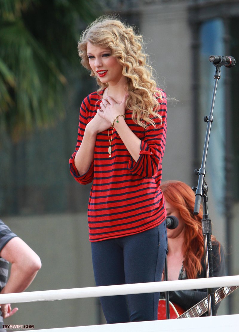Taylor Swift — October 27 - Hollywood Boulevard — photo 68