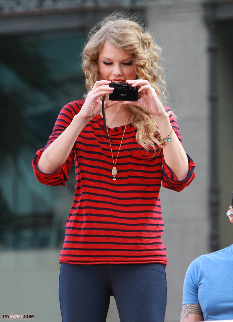 Taylor Swift — October 27 - Hollywood Boulevard — photo 72