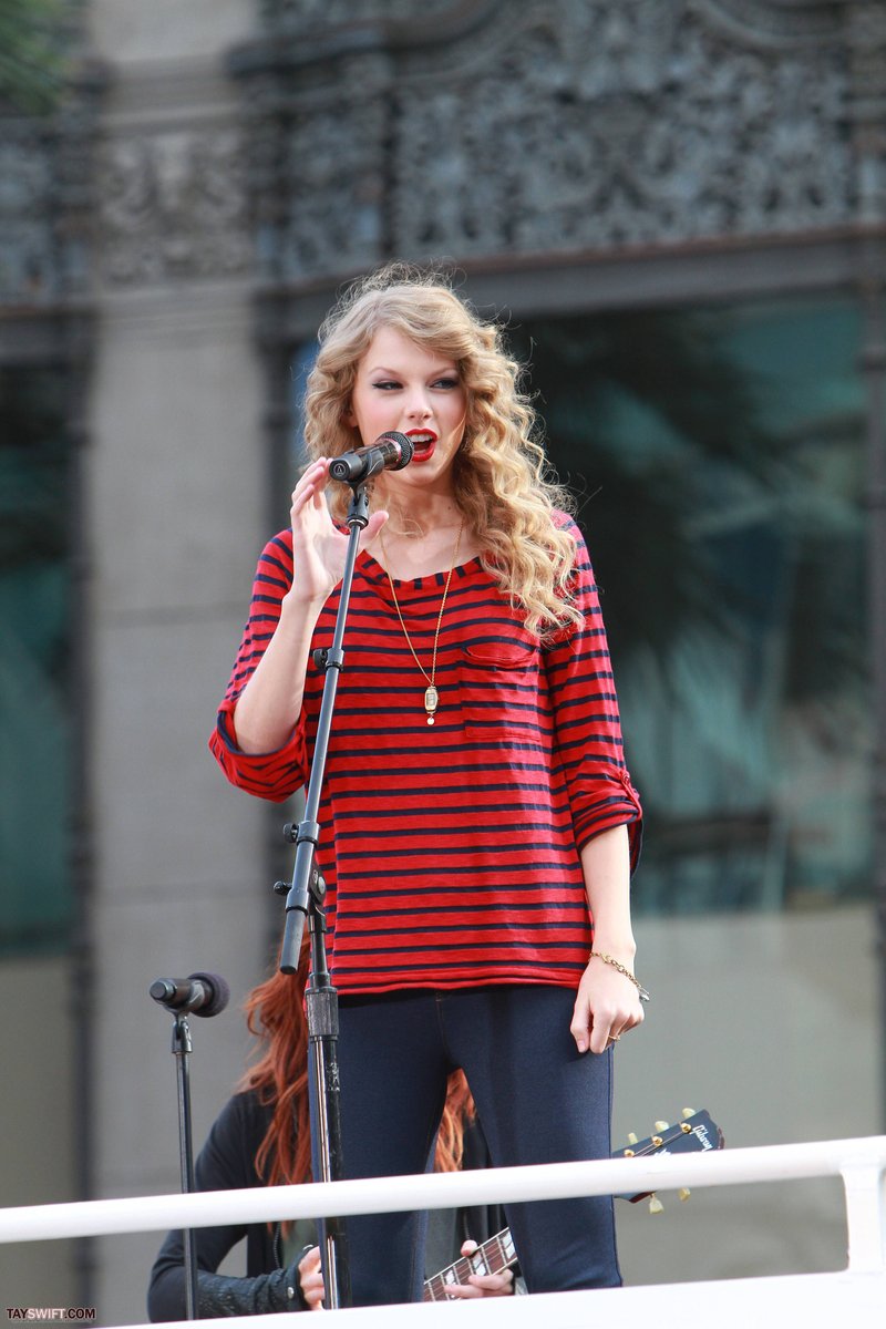 Taylor Swift — October 27 - Hollywood Boulevard — photo 73